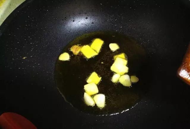 辣子鸡|辣子鸡最好吃的做法,大厨教你在家做出来,越吃越上瘾收藏了