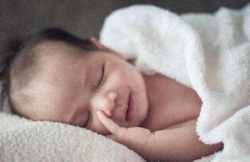 家长|1月哭2月睡3月动，婴儿的发育顺序家长清楚了吗