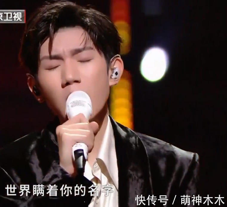 北京購(gòu)物晚會(huì)狀況多:白敬亭唾沫星子直飛,周海媚害怕升降臺(tái)嚇爬