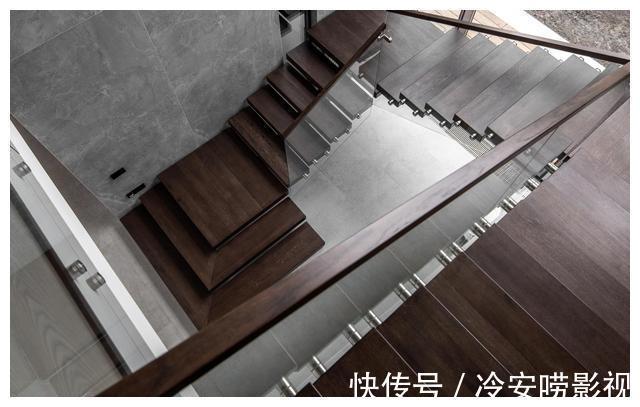 游泳池|夫妻逃离城市，自建1250㎡现代风格住宅，这场面令人叹为观止