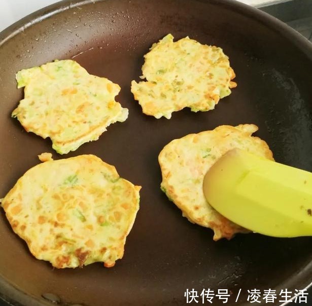 玉米|放暑假了，3个营养早餐饼可以做给孩子们吃，希望大家喜欢！