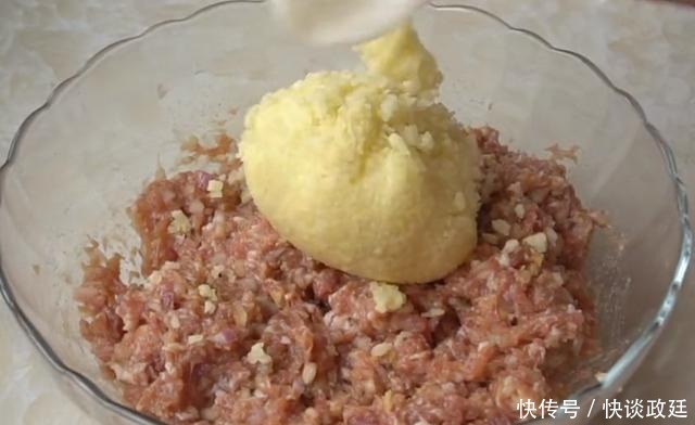  土豆从小吃到大，这吃法还是第一次见，不炒不炖，鲜嫩多汁不油腻