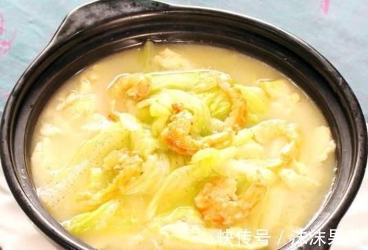 白菜炖豆腐做得不好吃那是你没用对方法,这样做上桌连汤都不剩