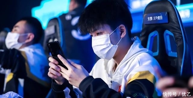 qt:colorful,wgrp_43,nbbdpp_-10000,nbbscoreee_-10000,nbbstratest_1|CF手游:大梦入驻新平台枪法被质疑?面对路人连空四枪被击杀