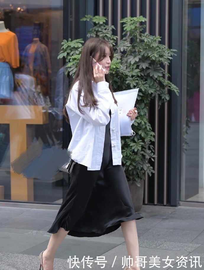 穿搭|敢穿“睡裙”逛街,配个白色外套,妹子真是太“低调”了