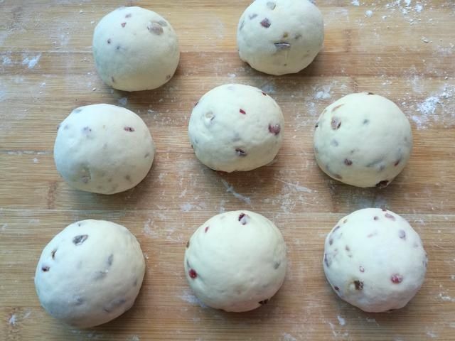 70岁老妈蒸馒头上瘾了，加2样“料”比面包都好吃，还有奶香味