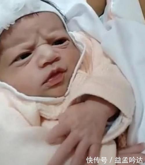 剪指甲|“暴躁新生儿”火了,抓着医生不松手,你给我剪的脐带吗?