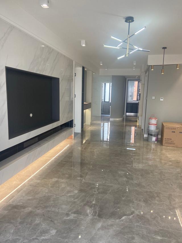 电视背景墙|新房终于装修结束，保洁做完准备布置家具家电，分享给大家看看