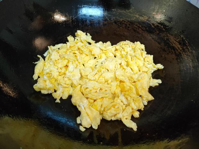 二伏吃面条，就馋一碗面，从小吃到大都不腻，汤浓味香真解馋