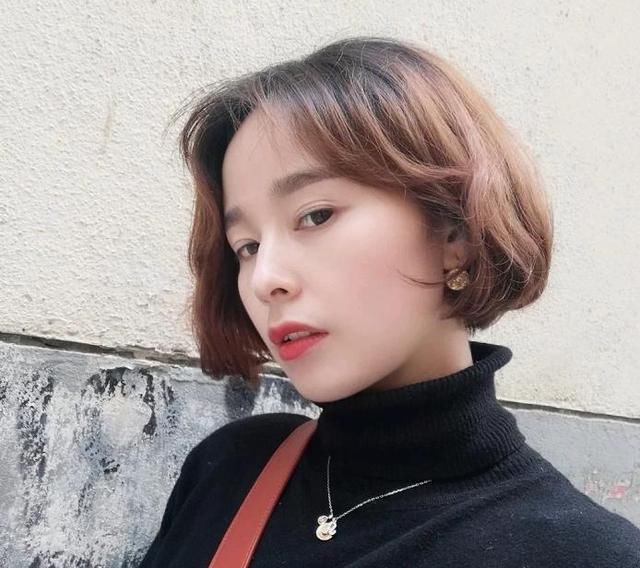 四五十岁的女人，留短不留长，试下面的造型显气质又好看