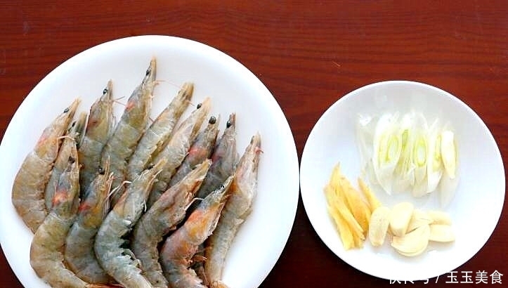 大虾最好吃的做法,做成酸甜的味道,孩子特别喜欢,一盘不够吃