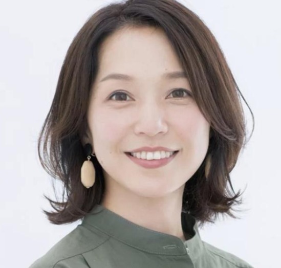 发型 40,50岁女人发型别乱剪,几款流行的中年发型,换对才年轻