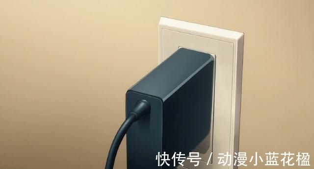 高科技|刀剑神域出现爱丽丝充电一幕,网友吐槽:充电孔在哪?