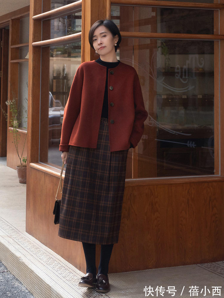 半身裙|“短外套”是优雅女人的穿搭必备,配半身裙、裤子都自带高级感