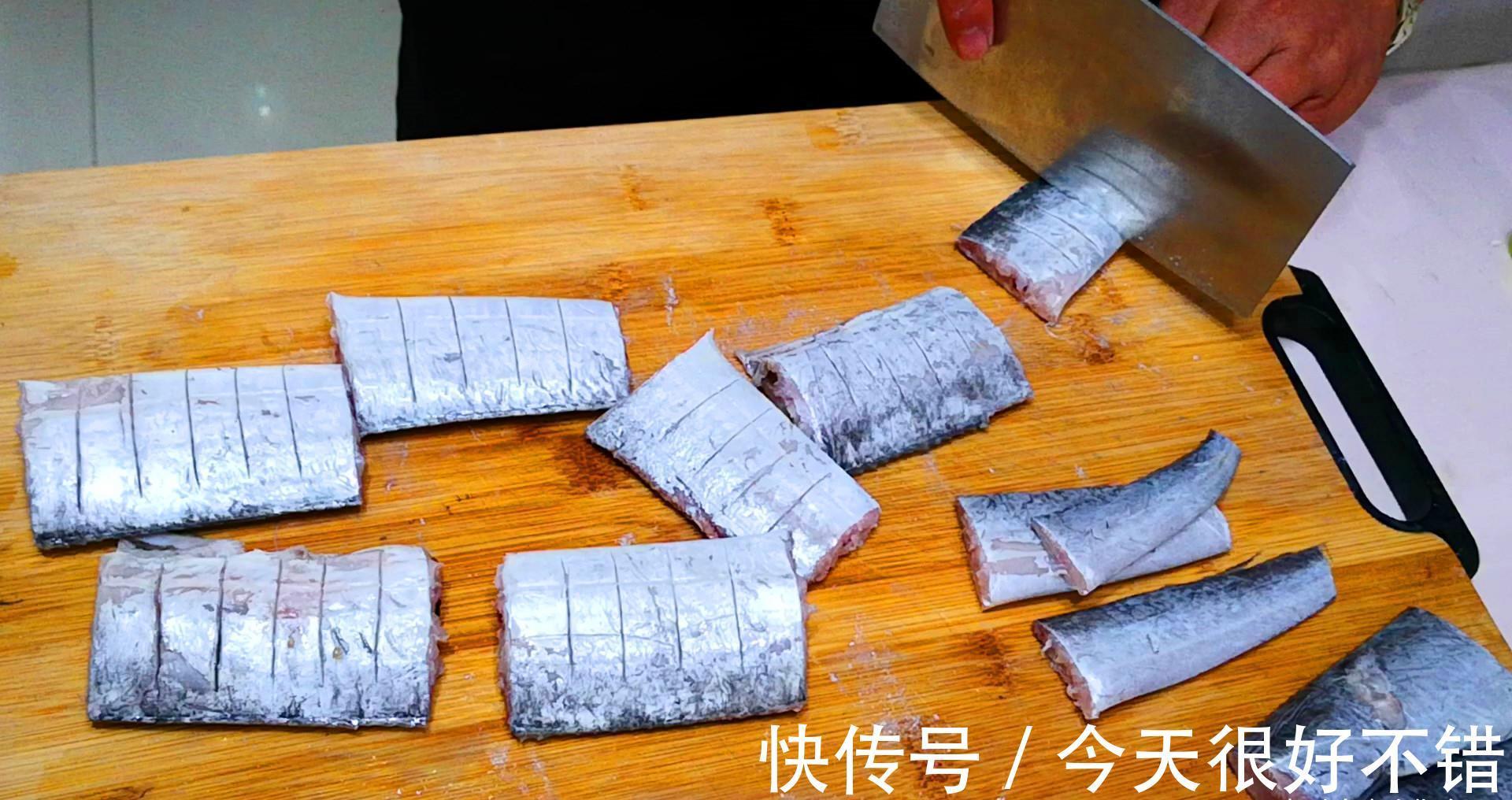 晓峰|炸带鱼时，最忌直接下锅炸，牢记2点，带鱼外酥里嫩，不腥不腻