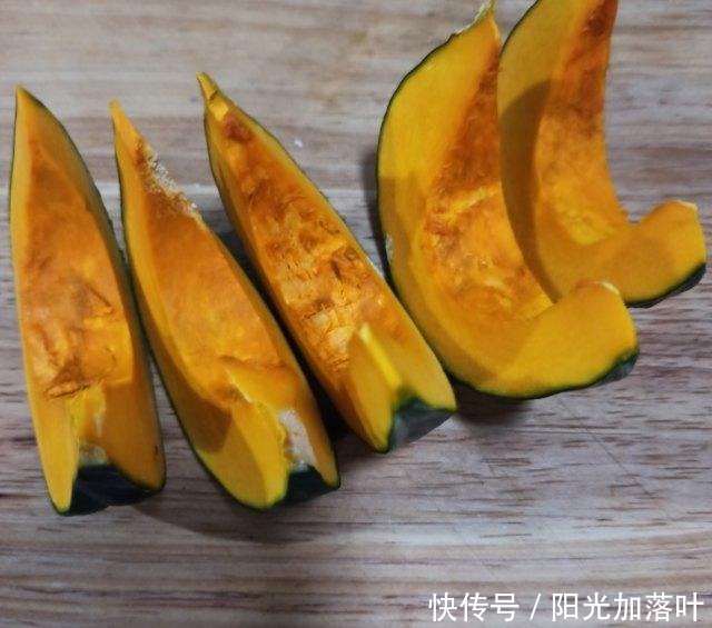 豆豉排骨蒸贝贝南瓜,软烂脱骨,香而不腻