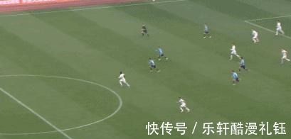 球员|中超保级战神剧情青岛队2打0,主动放弃单刀,解说看不懂