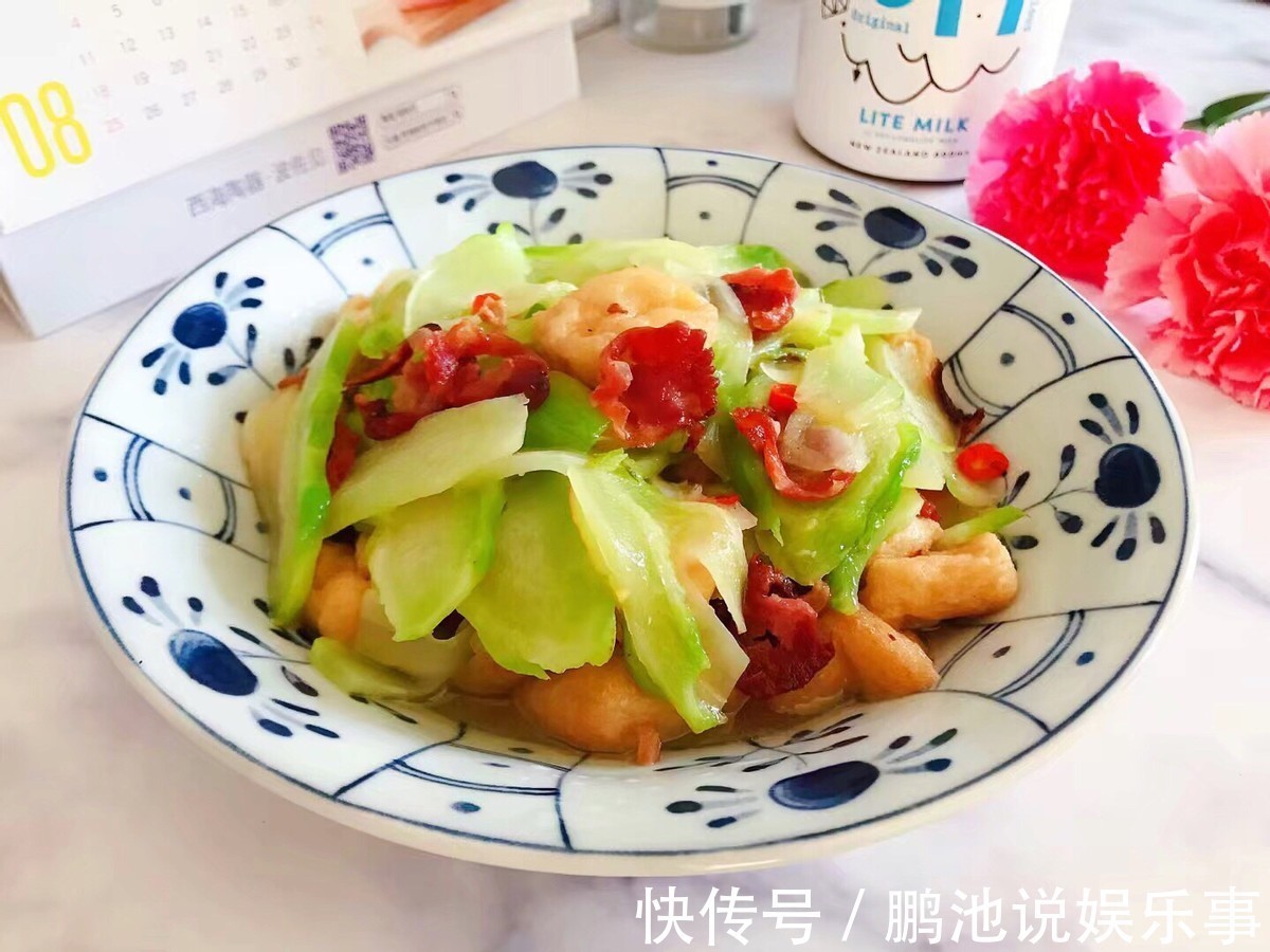 腊肠炒儿菜|家常炒儿菜的做法，加入小米椒，香辣下饭，太解馋了