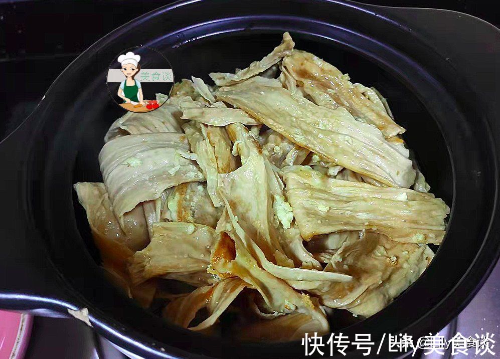 冬天,五花肉和它是绝配,泡软一煎一焖,简单又营养,多给孩子吃