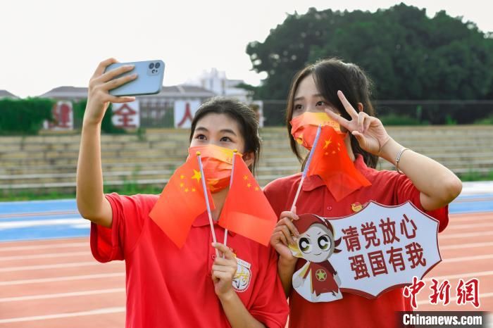 高校|福建高校学子多种形式庆祝国庆