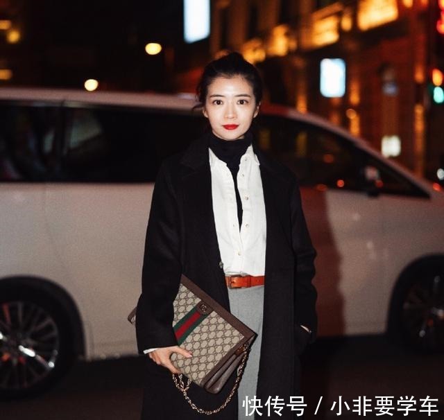 毛衣 大衣里面搭什么不如学学这4种叠穿方法，承包你的秋冬时髦感！