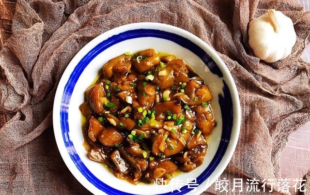 好吃|茄子别再做老一套了，学会这个茄子的做法，好吃还新鲜！