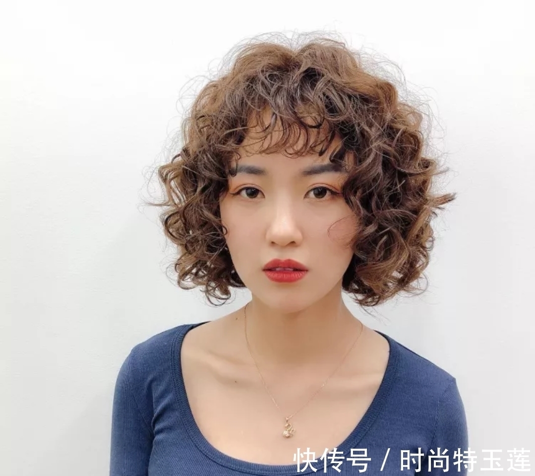 洋气 今年秋冬发型别乱剪,18款洋气烫发送给你,无论胖瘦都适合