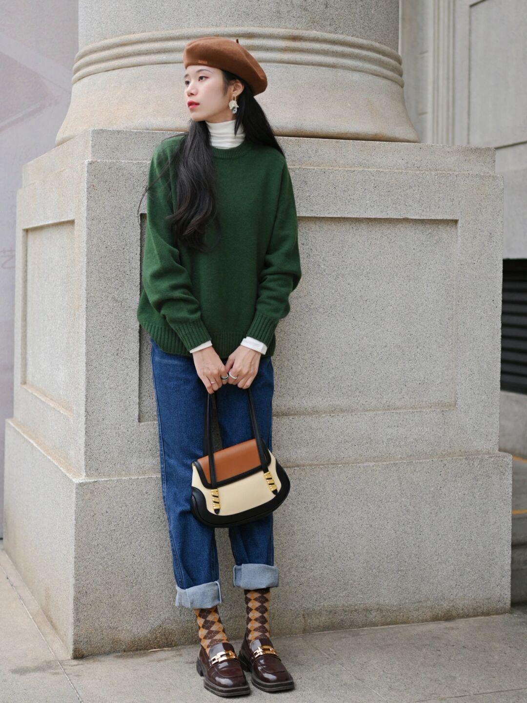 打底衫 冬天很百搭的毛呢大衣,基础的搭配也能够穿出时尚感!