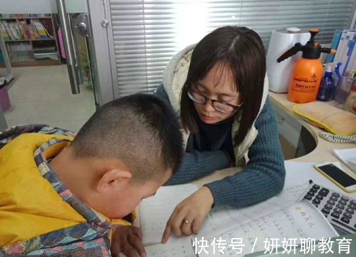 孩子|弟弟不听话,父亲怒撕姐姐通知书,“重男轻女”的家长该醒醒了