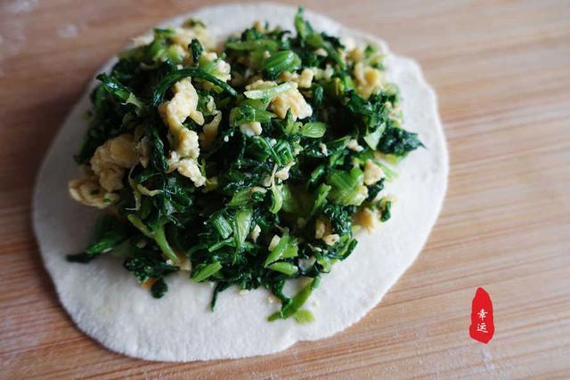 又白又松软的包子，馅料鲜嫩适口，配上小米南瓜粥，吃得美美哒