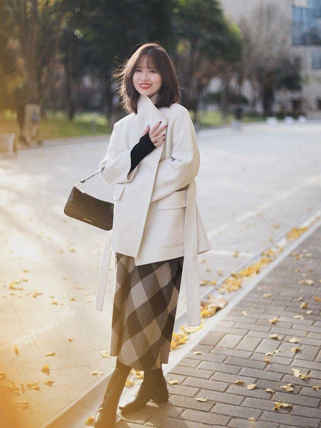 cp 寒冬一定穿半裙+靴子,不仅优雅时尚,有气质,让你遇见美好