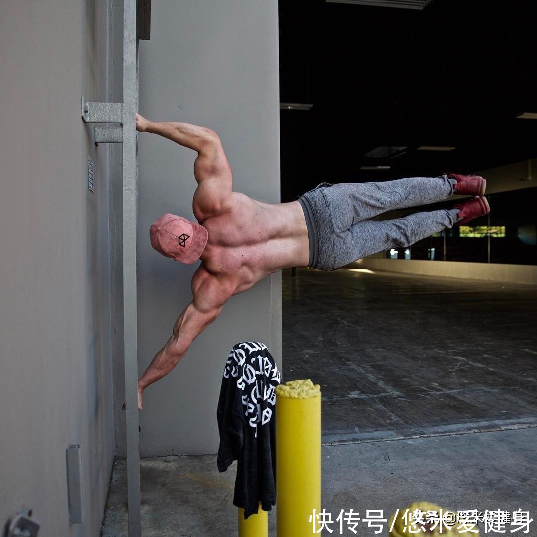 小力王|身高191公分的肌肉男，被誉为“健身界的小力王”，手臂力量强大