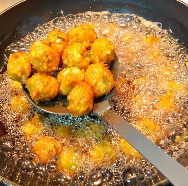 炸肉丸子|炸肉丸子的家常做法，厨师长配方简单易学，口感香酥，软中带劲