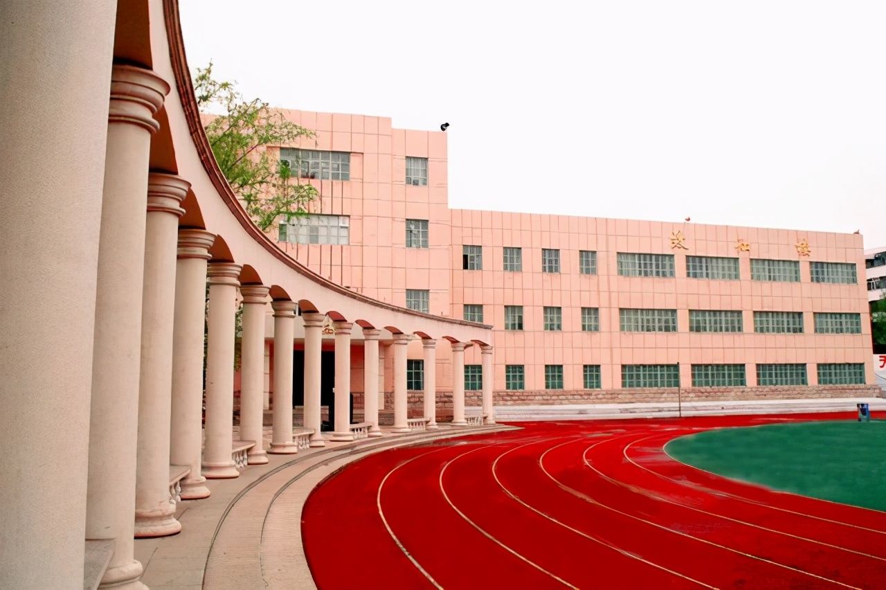 内蒙古首所超级中学，多次入选全国百强，考生们却趋之若鹜