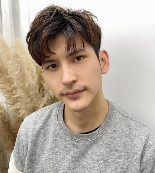 刘海|今春流行这8款男生发型,清新时髦又帅气,学生党上班族都合适