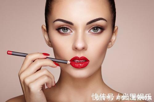 润唇膏|女生涂口红时,千万别有这4个“习惯”,不然再贵口红都掉色沾杯