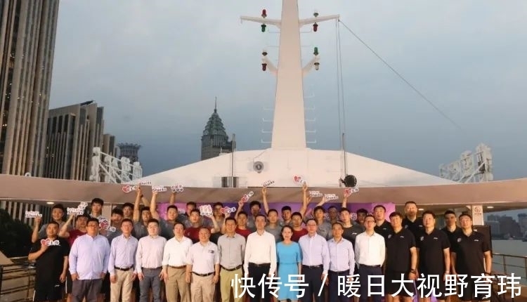 上海久事俱乐部|官宣!11年生涯结束!王哲林一来他就走人!场均4分也能拿顶薪
