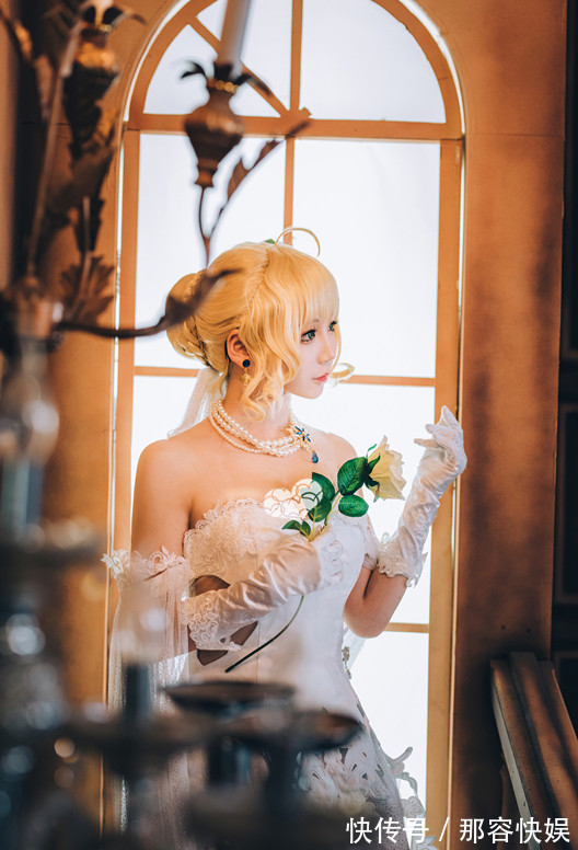 梦幻花|身穿纯白婚纱的Saber,轻点琴键白纱曳地美丽如天使,吾王嫁我!