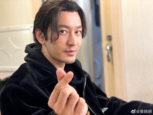 老婆|黃曉明偷偷秀恩愛！親自為老婆孩子做美食，3人吃8個(gè)菜？