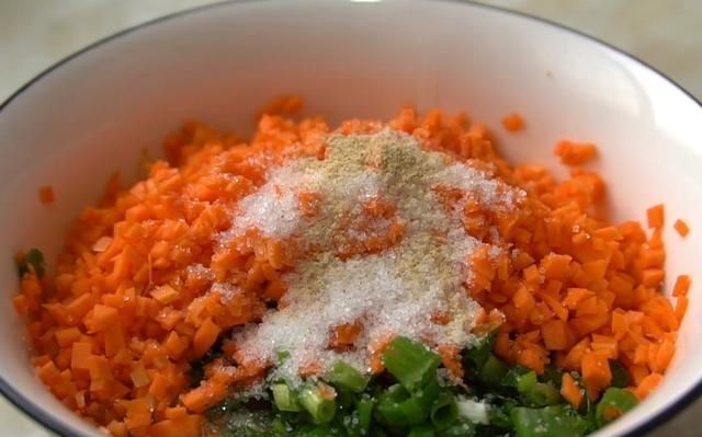 葱花饼|葱花饼新做法，不用揉面，筷子搅一搅，全程手不沾面，柔软筋道