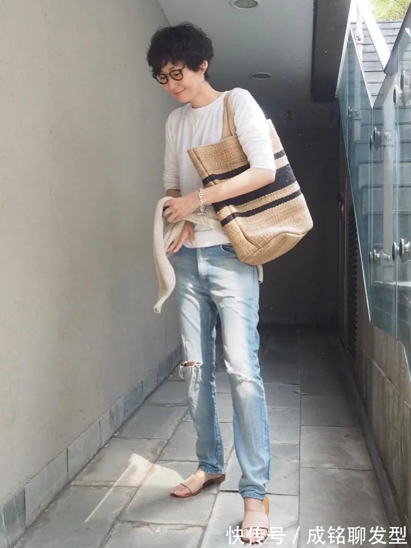 女人味|50岁女人的优雅穿搭,日本大龄博主的搭配示范,时髦减龄又显气质