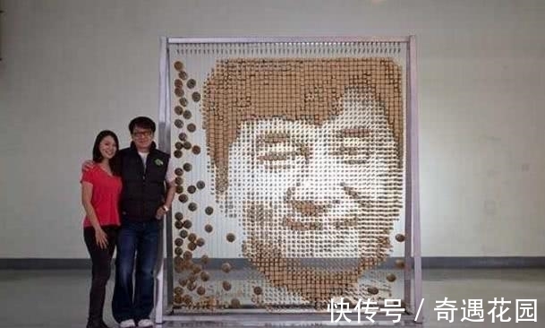 肖像画|女孩用6万根筷子摆了一副成龙肖像画，本人见了都赞不绝口，佩服