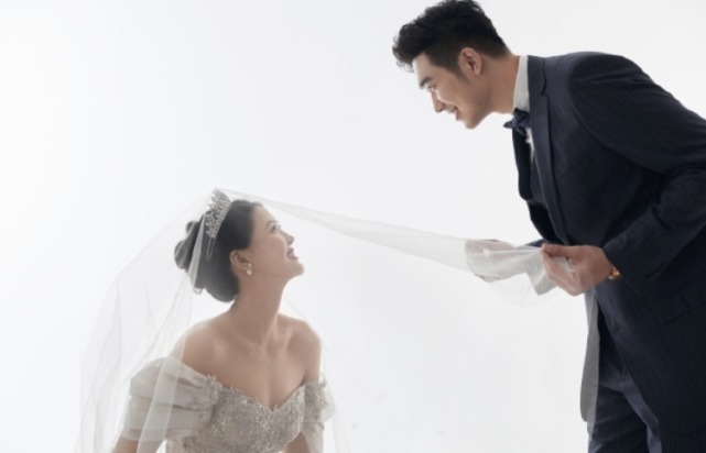 备战东京奥运会|官宣婚礼!女排张常宁和男篮吴冠希发布婚纱照,正式宣布婚期