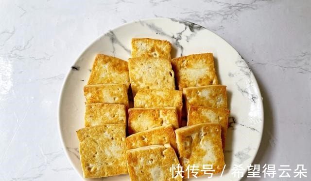 鲜香|美味不输小吃的干煸豆腐，鲜香可口，在家可以轻松制作！