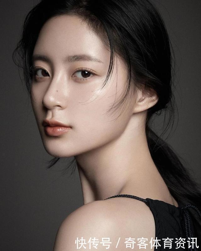 韩国三大整形模板,为自己画像找医生整容,一个还是jisoo的好朋友