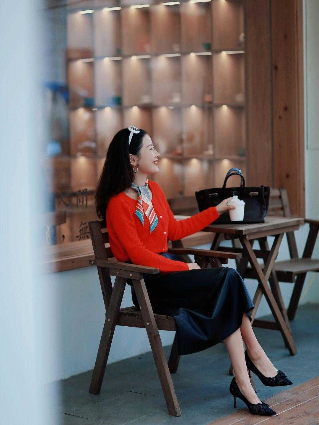 针织|快来赶个“早班车”吧!2022年的早春时尚造型,全在这里了