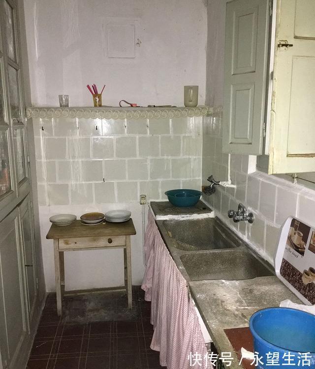 卧室|墙只刷大白,地只做水泥地,小姑娘爆改65㎡,多出30㎡宽敞感