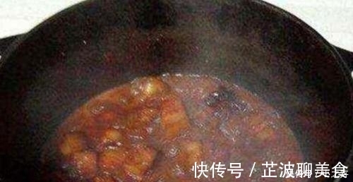 炒糖色时, 糖一定不要直接下油锅! 这1步弄错了, 肉又苦又柴