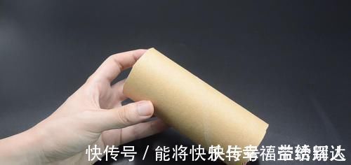 保鲜袋用完后的纸筒不要扔，原来放在家里特别实用，方法太赞了