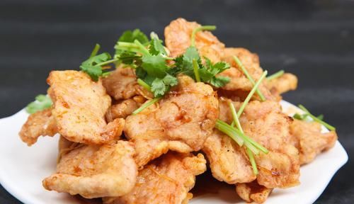 想吃锅包肉不用买，教你家常版做法，出锅酸甜可口，又香又脆